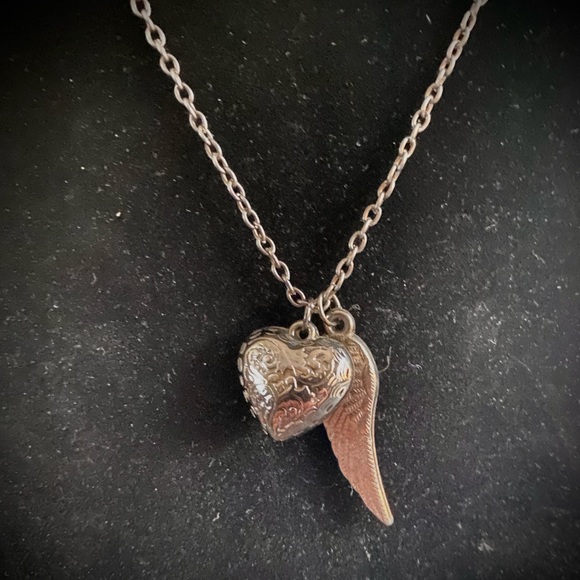 Puffed Heart Angel Wing Necklace - Picture 3 of 3